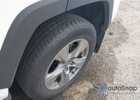 2024 Toyota Rav4 Xle z USA, uszkodzony, nr VIN 2T3P1RFV7RC489428